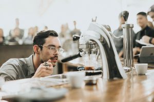 Jak Zaparzyć Kawę Jak Barista – Porady, Techniki & Kawowe Hacki