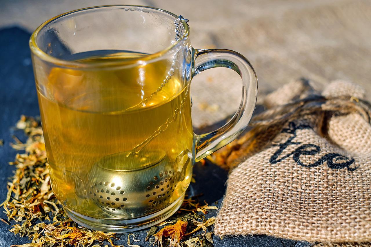 Herbata na odporność: jakie zioła mogą wspomagać układ immunologiczny?