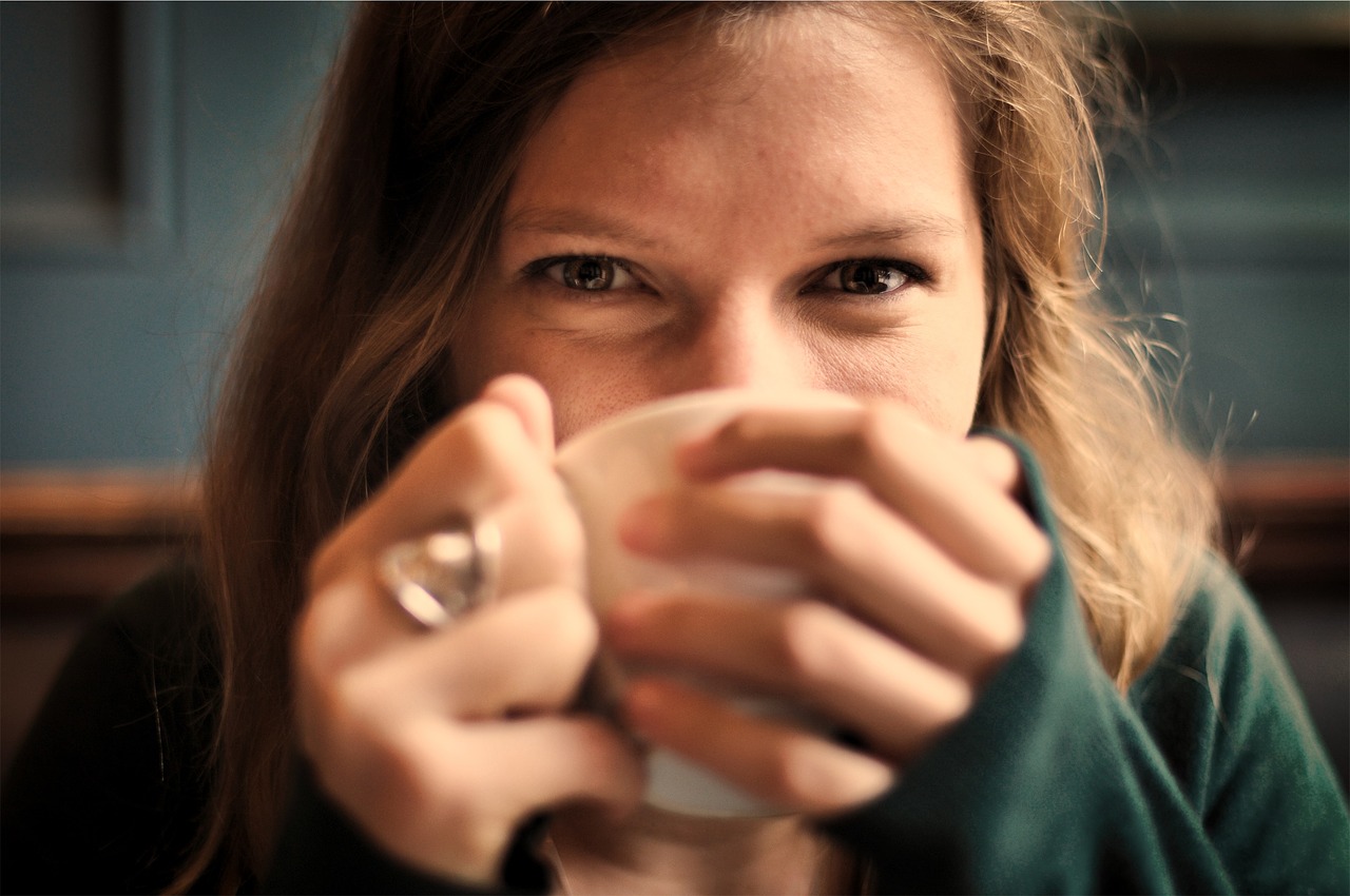 Herbata na trądzik: naturalne sposoby na walkę z pryszczami